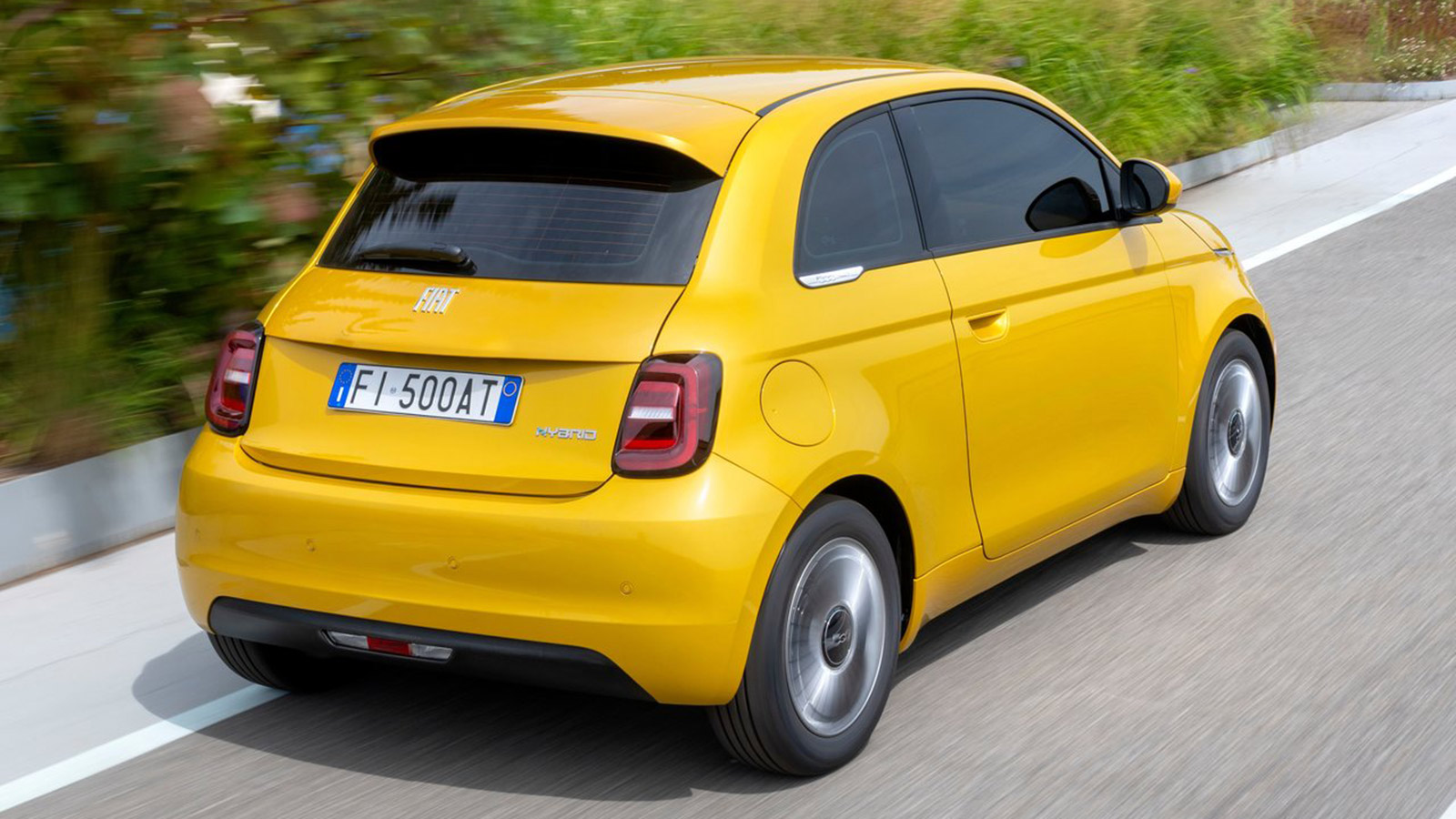 To Fiat 500 Hybrid συνοδεύεται από εγγύηση 8 ετών. 